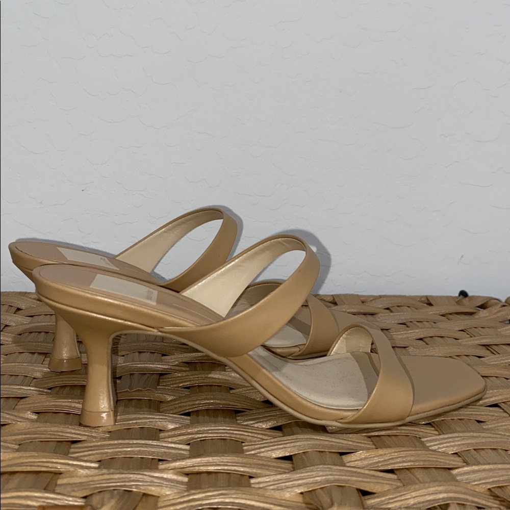 Dolce Vita Women's Beige Sandals - Picture 2 of 2